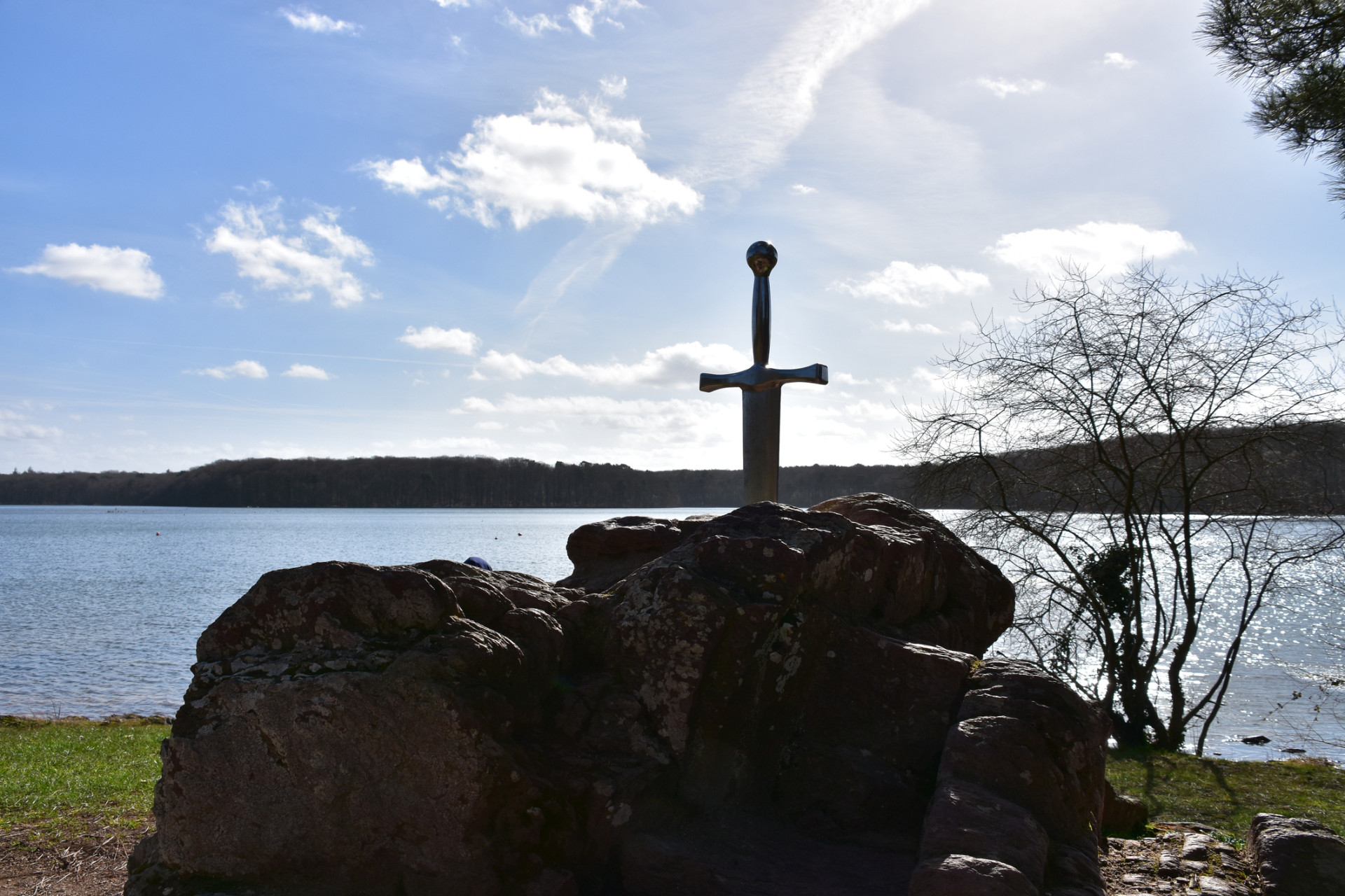 Epée d'escalibur a Tremelin en bretagne